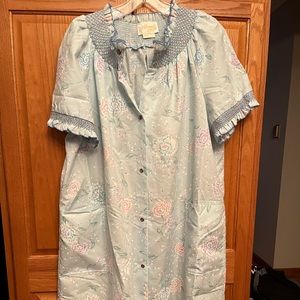 Women’s House Coat Long Apron NWOT
